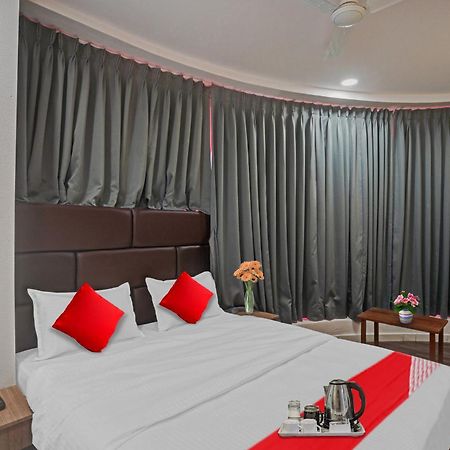 Hotel O Infinity Surat Eksteriør billede