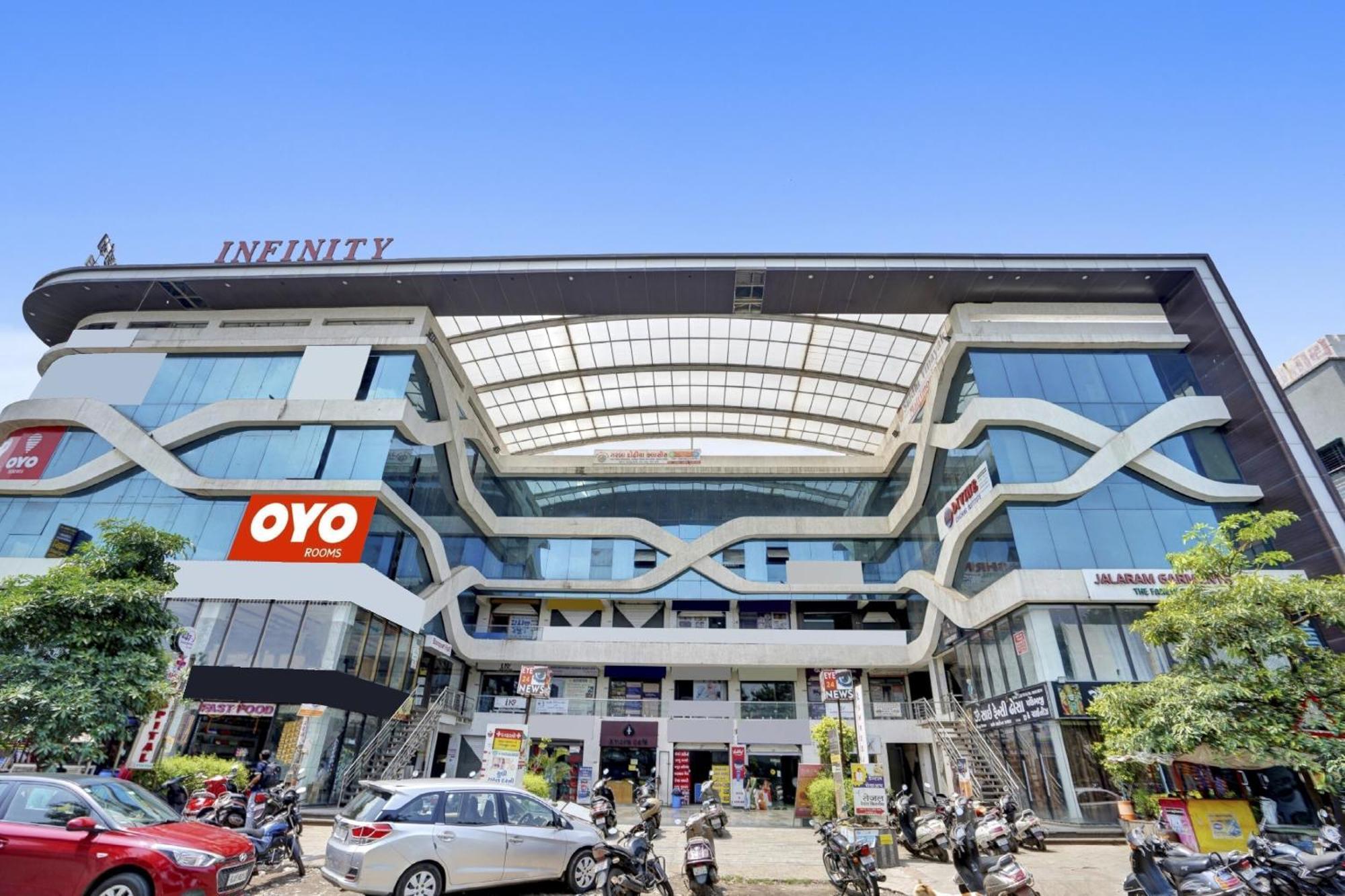 Hotel O Infinity Surat Eksteriør billede