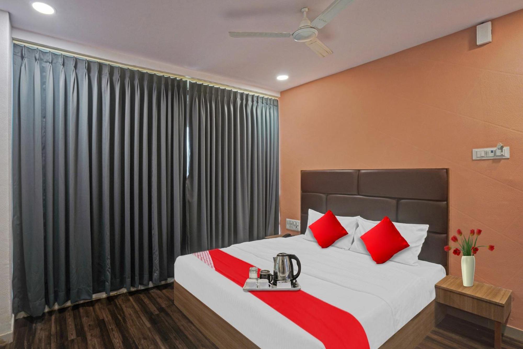 Hotel O Infinity Surat Eksteriør billede