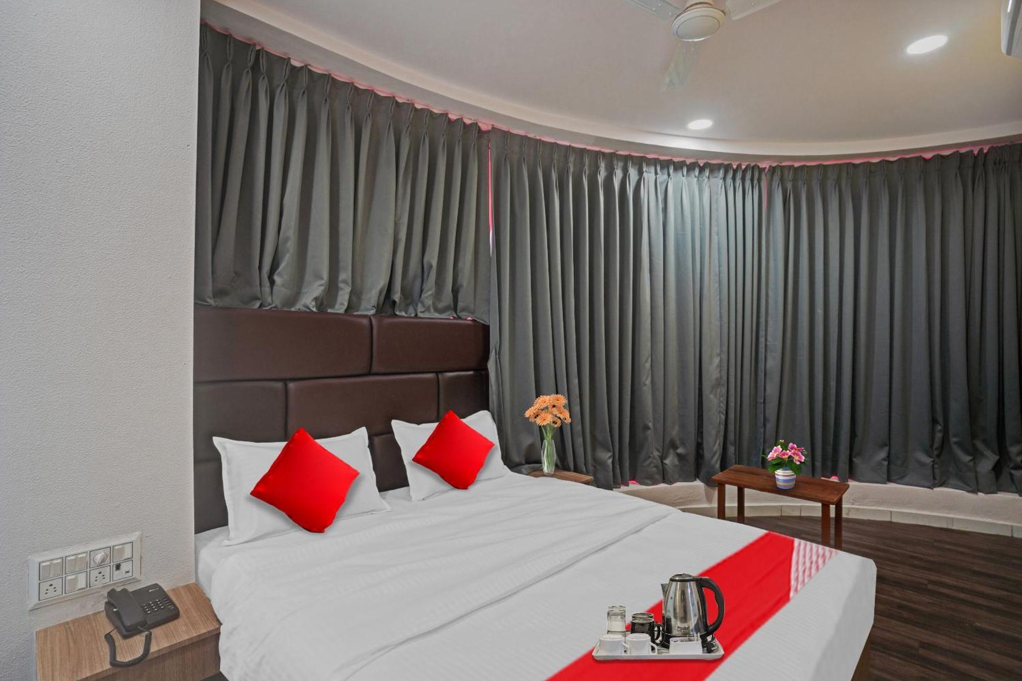 Hotel O Infinity Surat Eksteriør billede